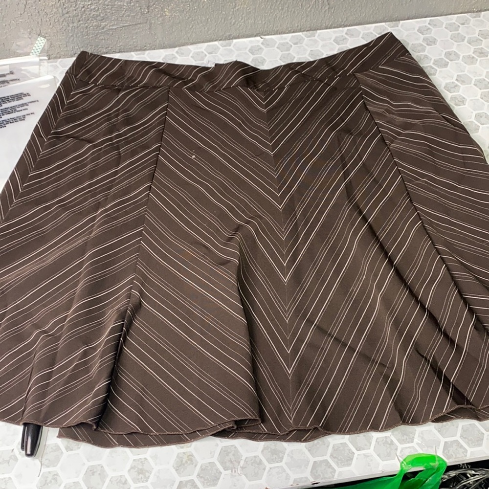 Jamie Nicole Sz 24 Brown Chevron Print Flair Skirt